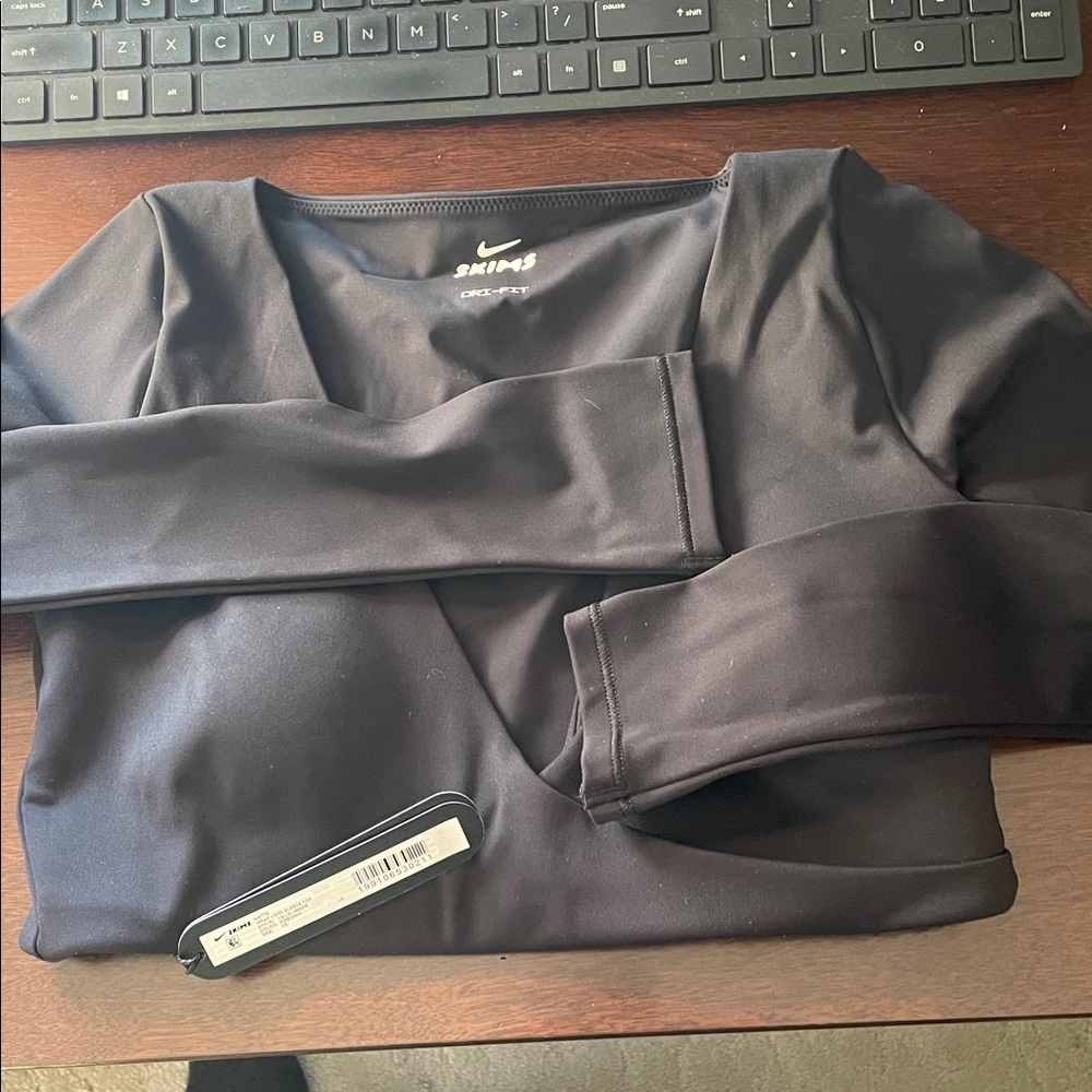 SKIMS Black Long Sleeve Crop Top - Picture 5 of 5
